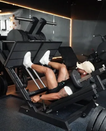 Member training on a leg press machine
